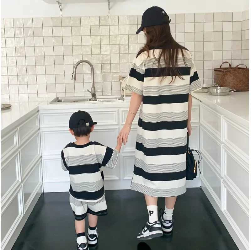 Mom Dad and Son/Daughter Match Clothes Set for Summer Children Boys and Girls Two Piece Dad T-shirt Womens Dress for the Whole Family S2548