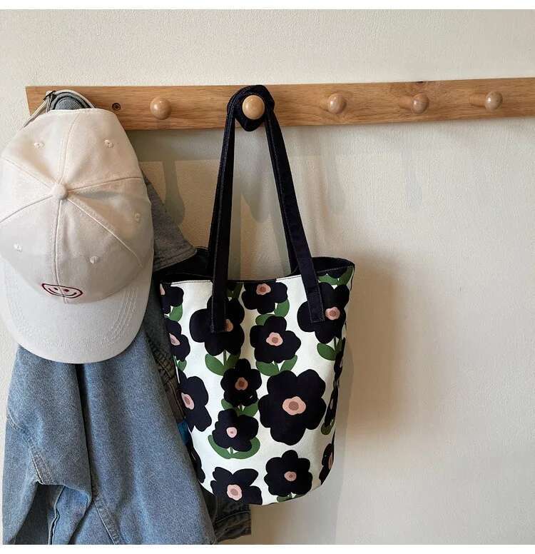 Large Capacity Canvas Bucket Fashionable Trendy Shoulder Bag For Girls With Print Versatile Unique Design Handbag