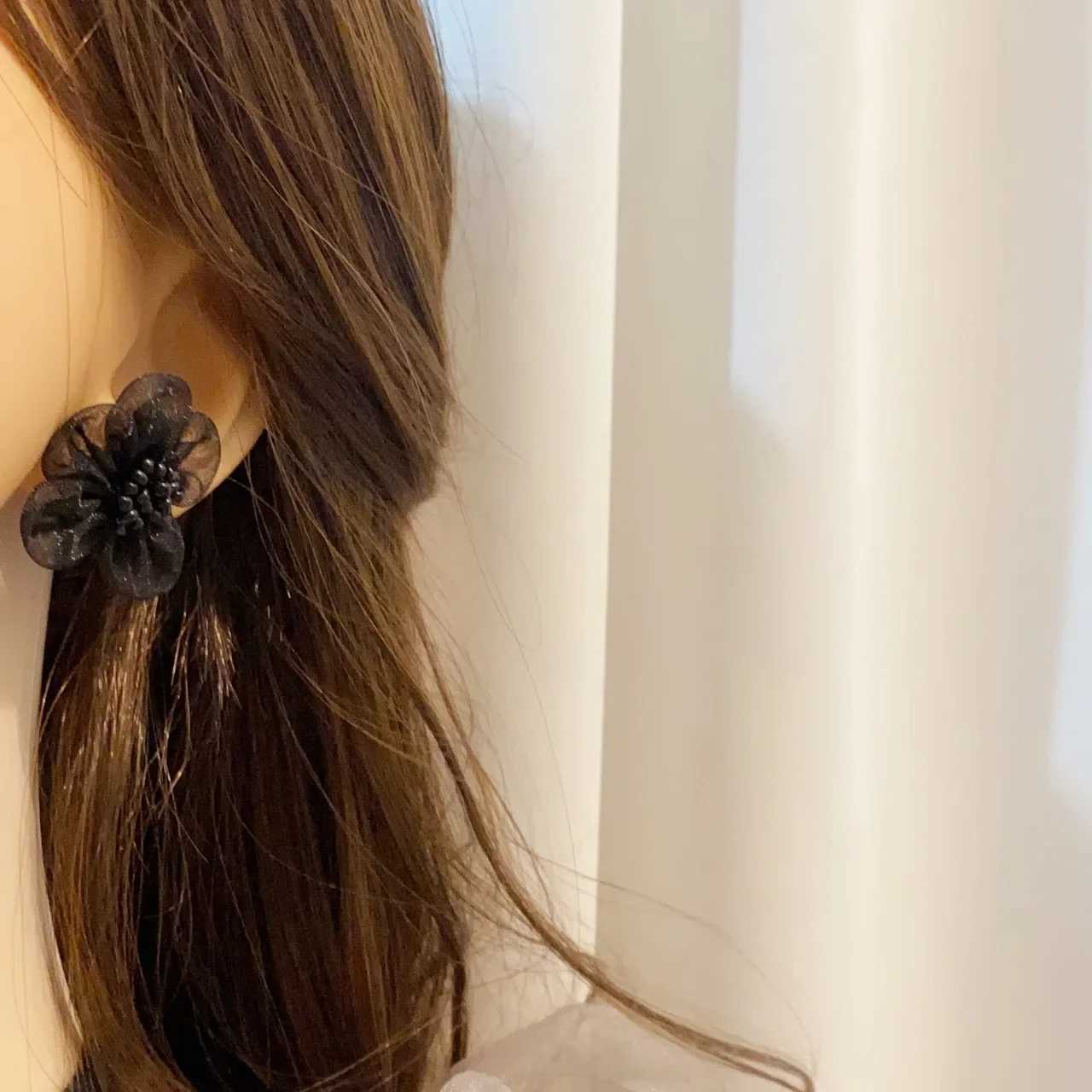 Vintage Korean Fashion Black Flower Earrings for Women Jewelry 2025 Trending New Autumn Winter French Womens Lace Earrings Gift Z250408