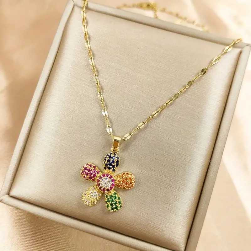 One colorful five petal flower pendant necklace makes women feel luxurious and niche design Y250408