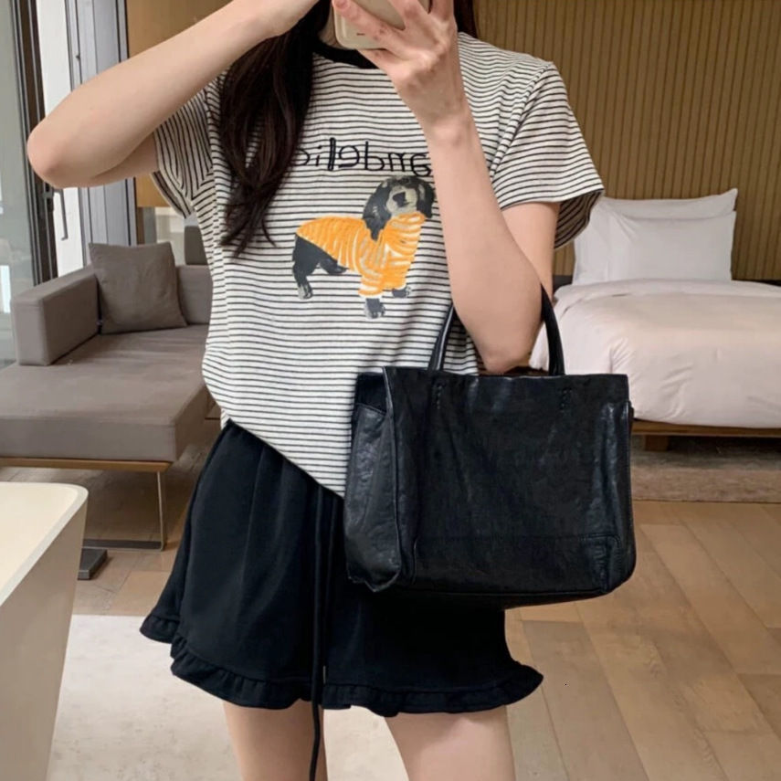 2025S Women s Designer Shorts Grey Drawstring Sports Hot Pants Summer New Design Multifunctional High Waist Slim Fit Casual Wide Leg Pants Beach Pants