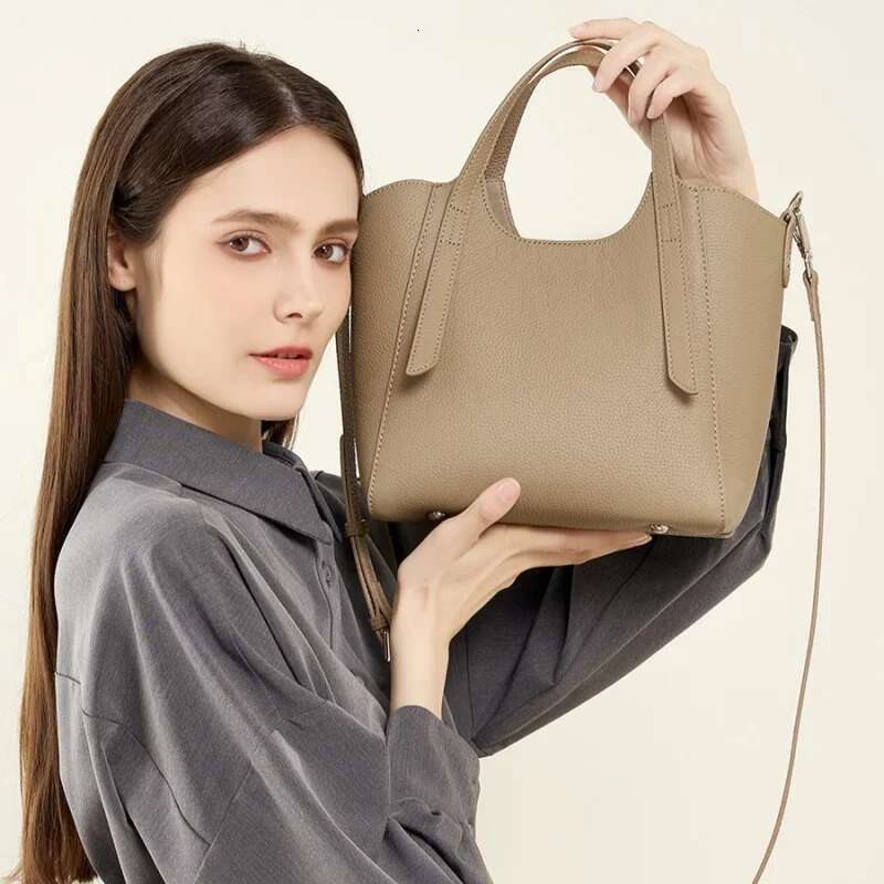 Leather Commuting Women's High-End And Atmospheric Handbag, Shoulder Crossbody Bag, Top Layer Cowhide