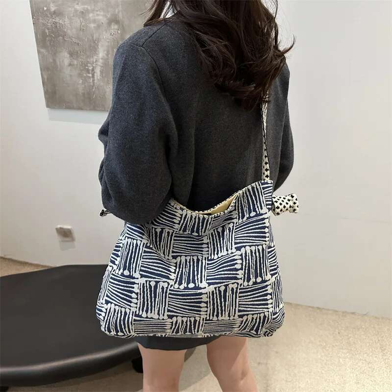 2024 New Mesh Pattern Large Capacity Elegant Wide Strap Personalized Multi Functional Versatile Shoulder Bag