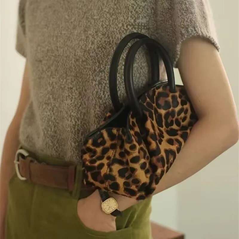 2024 New Leather Women's Niche Design Bag Fashionable And Versatile Single Shoulder Crossbody High-End Leopard Print Handbag