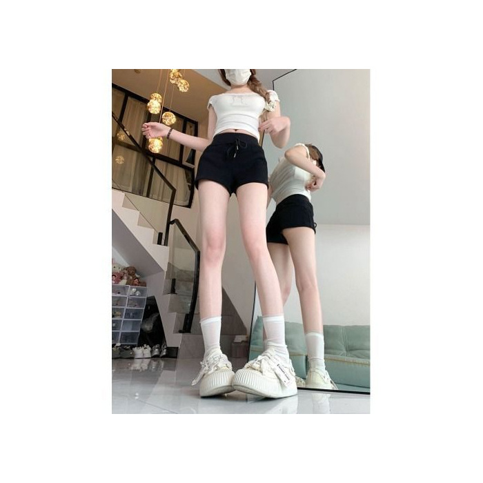 2025S Women s Designer Shorts Hot Girl Black Wide Hot Pants Summer High Waist Straight Tube A line Casual Slimming Sports Hot Pants Beach Pants