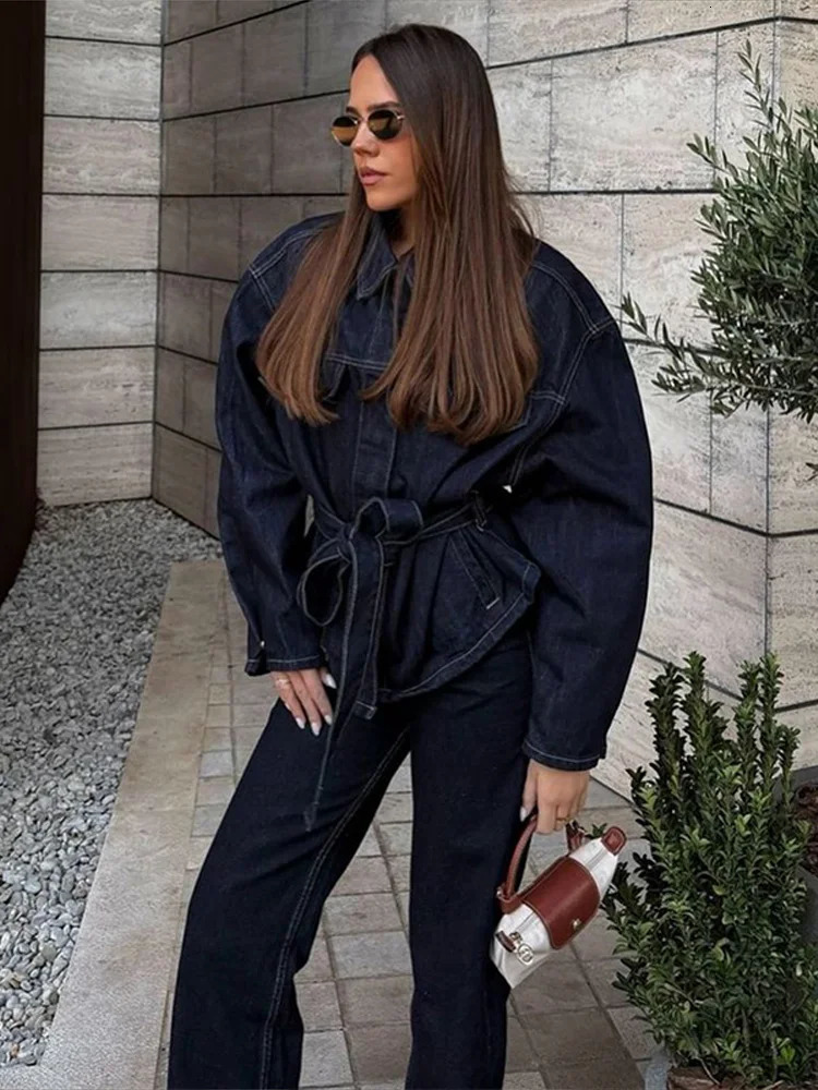 Fashionable collar denim jacket with belt suitable for women single chest long sleeved shirt Coats Street womens Chic top 250409
