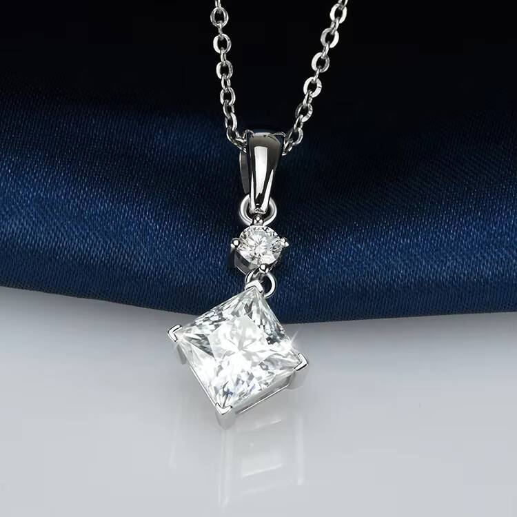 Trendy Jewelry 925 Silver Pendant Princess Cut Moissanite Diamond Necklace