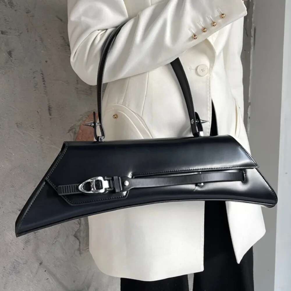 Moda Exquisite Soft Leather Commuter Senior Minority Personalized Underarm Bags Moto Casual Latch Armpit Shoulder
