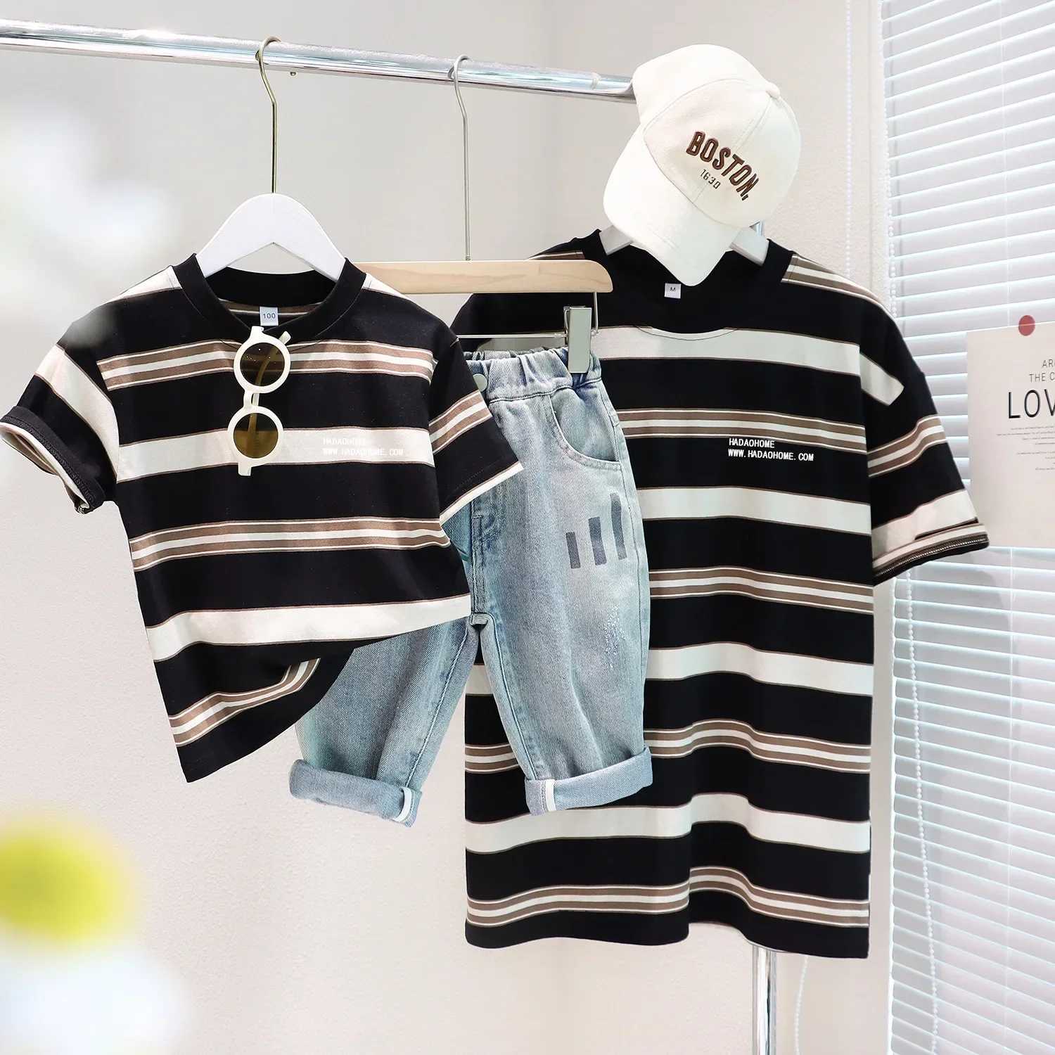 2024 Summer Family Matching Clothing Mother Daughter Dress Father Son T-shirt Korean Childrens Clothing Baby Newborn Tight Clothes S2548
