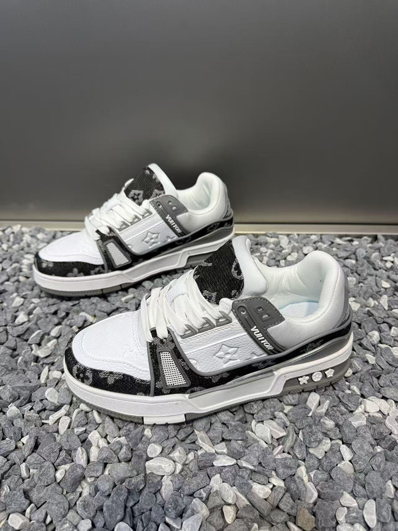 Men's Shoes 2025 Autumn New Large Casual Shoes Comfortable and Lightweight Sports Shoes Anti slip Breathable Trendy Men's Board Shoes