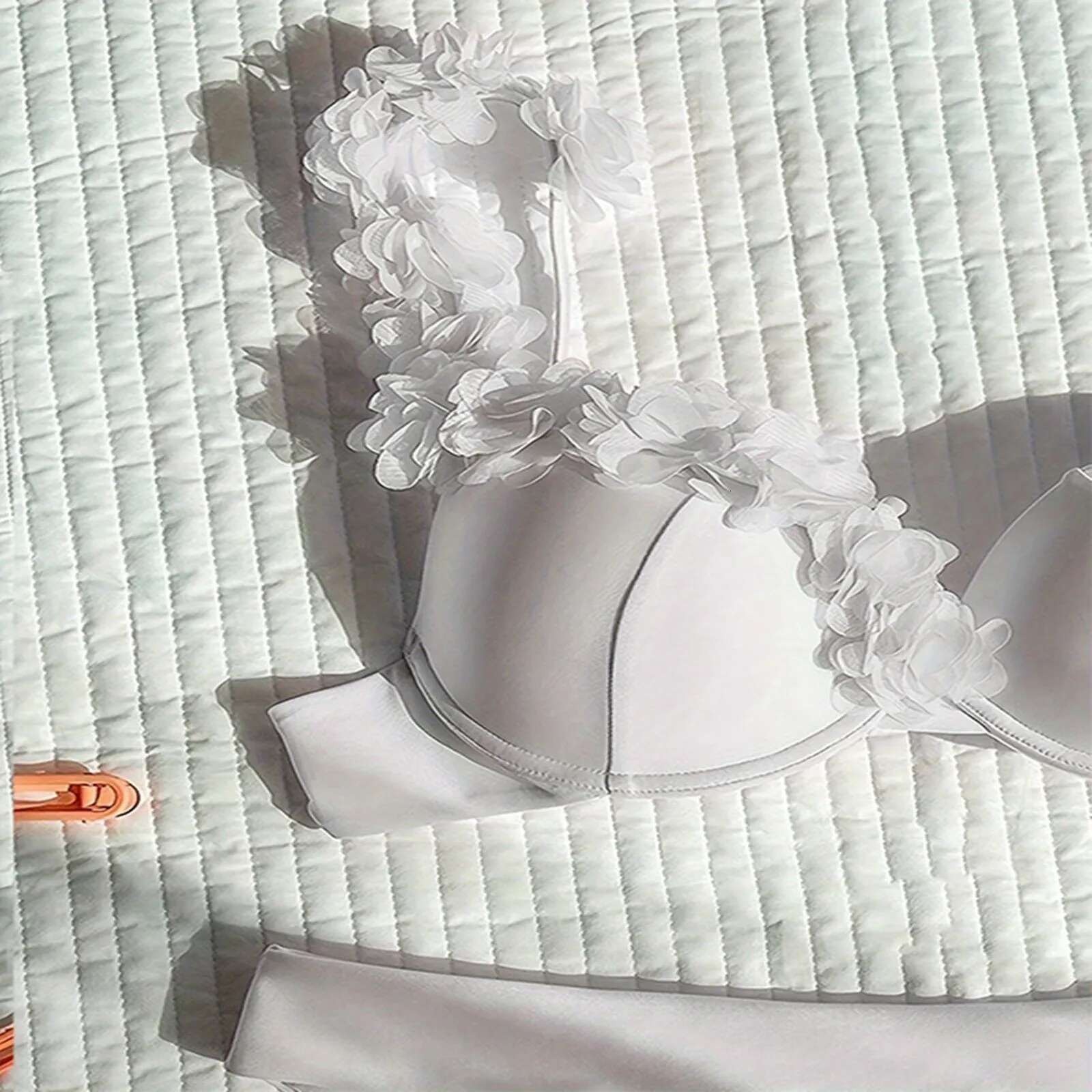 Dongdumaoyi Sexy White Flower Push Up Bikinis Sets Two Pieces Solid Swimsuit Bikini Bathing Suit Swimwear Biquini Bather
