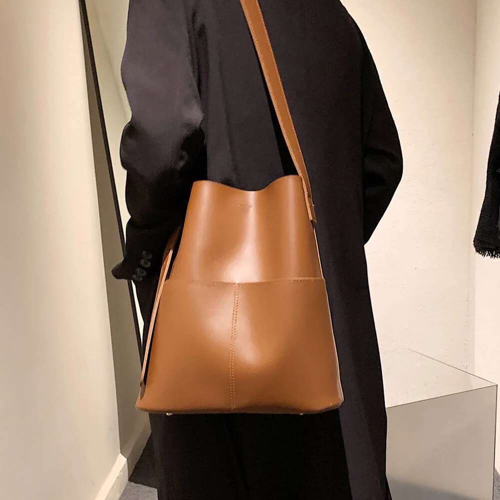 Women's Casual Soft Skin Tote Large-Capacity Bucket Advanced Sense Niche Ladies Versatile Commuter Designer Shoulder Bag