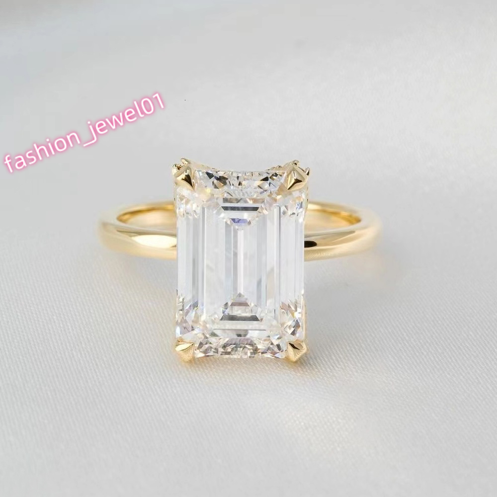 Yu Ying Customized Flower Holder 14K Yellow Gold 5CT Emerald Cut Moissanite Wedding Ring Fine Jewelry Women Engagement Rings