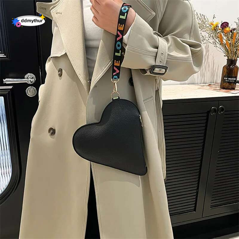Women's Heart Shaped Coin Cute Zipper Wallet Leather Change Purse Clutch with Wristlet ddmythur