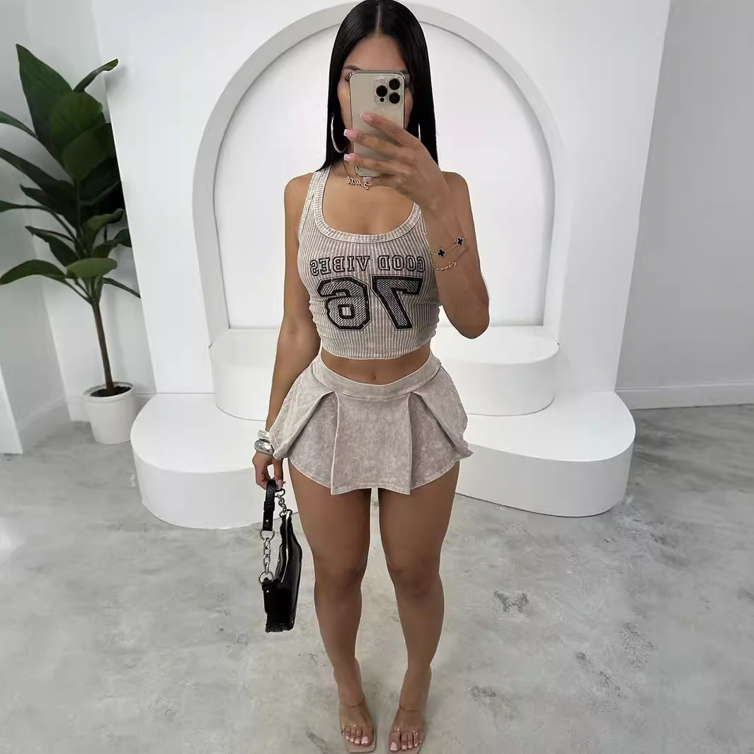 2025S Designer Women S Set Summer New Letter Groove Strip Tight Fitting Spicy Girl Vest Top Pleated Short Skirt Set