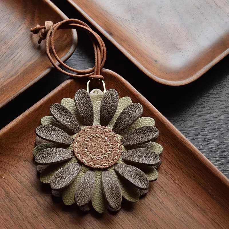 Floral Charm Leather Keychain Pendant Bag Decoration Car Keychain Decoration Gift S2548 - view 3