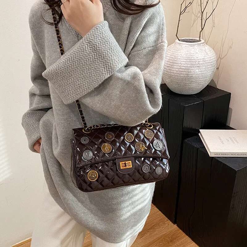 New Arrival Style Quilted PU Shoulder Women Light Emblem Chain Lock Underarm Crossbody Bag