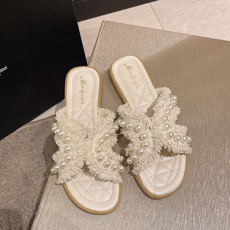 Ladies 2025 summer new fashion outside wearing slippers small fragrance pearl design lady beach fairy wind beach sandals