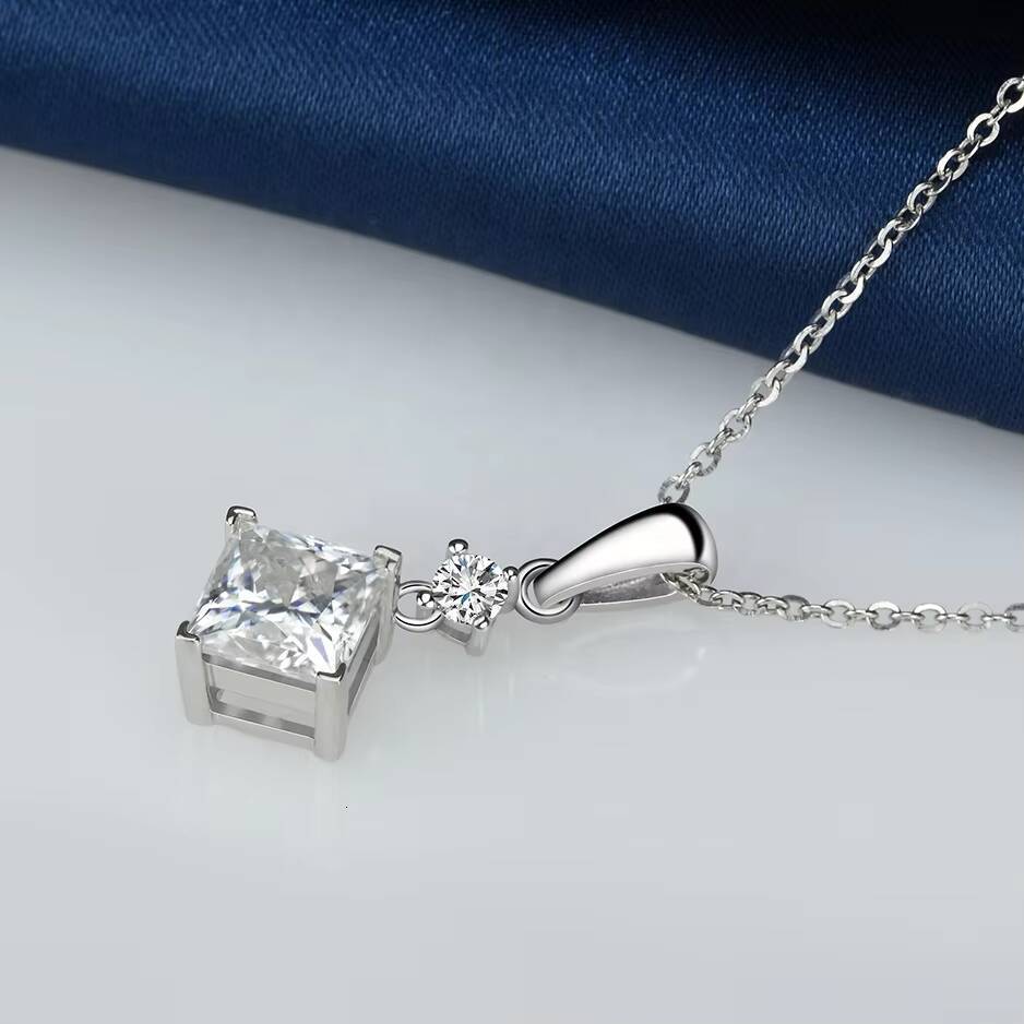 Trendy Jewelry 925 Silver Pendant Princess Cut Moissanite Diamond Necklace