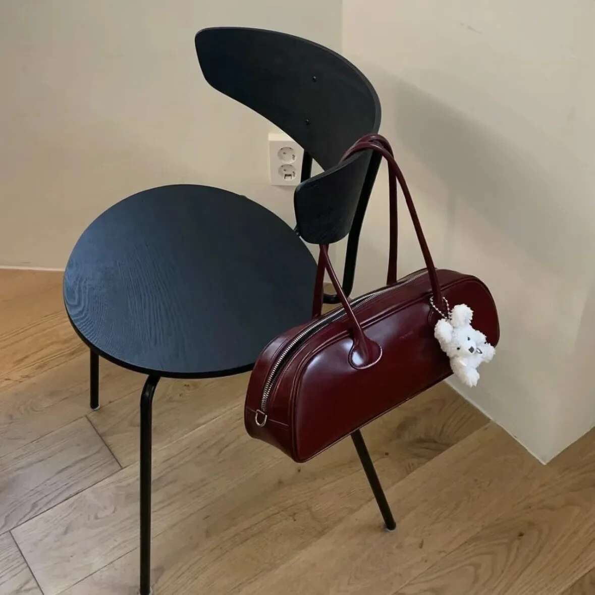 2023 Autumn/Winter New Nichedesignonk Large Capacity Single Shoulder Cow Leather Underarm French Bread Bag Motorcycle Equipm