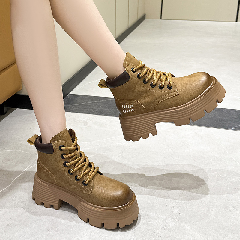 2025 New Martin Women's Motorcycle Thick Bottom Outdoor Work Boots Leather Surface Short Tube Multi functional Designer Fashion Women's Boot