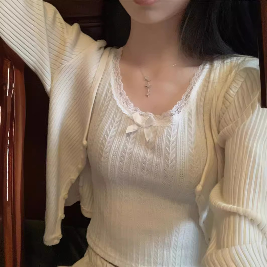 2025S Designer Women S T Shirt White Hollow Lace Camisole For Women S Summer New Short Bow Slim Fit Top