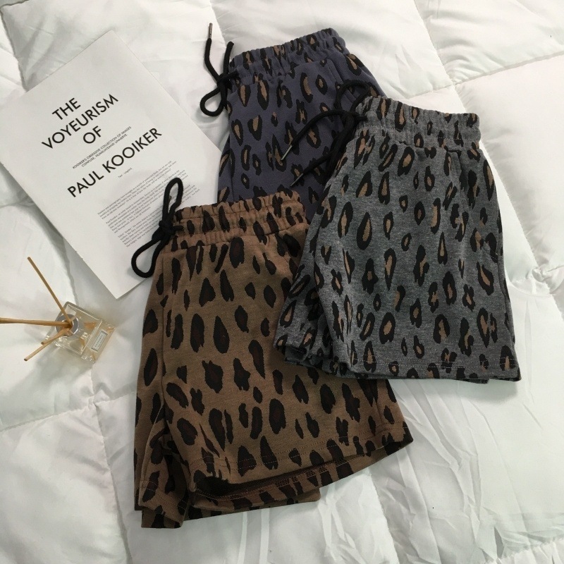 2025S Women s Designer Shorts Leopard Print Wide Leg Shorts Casual High Waisted Multifunctional Loose Casual Sports Hot Pants Jacket Beach Pants