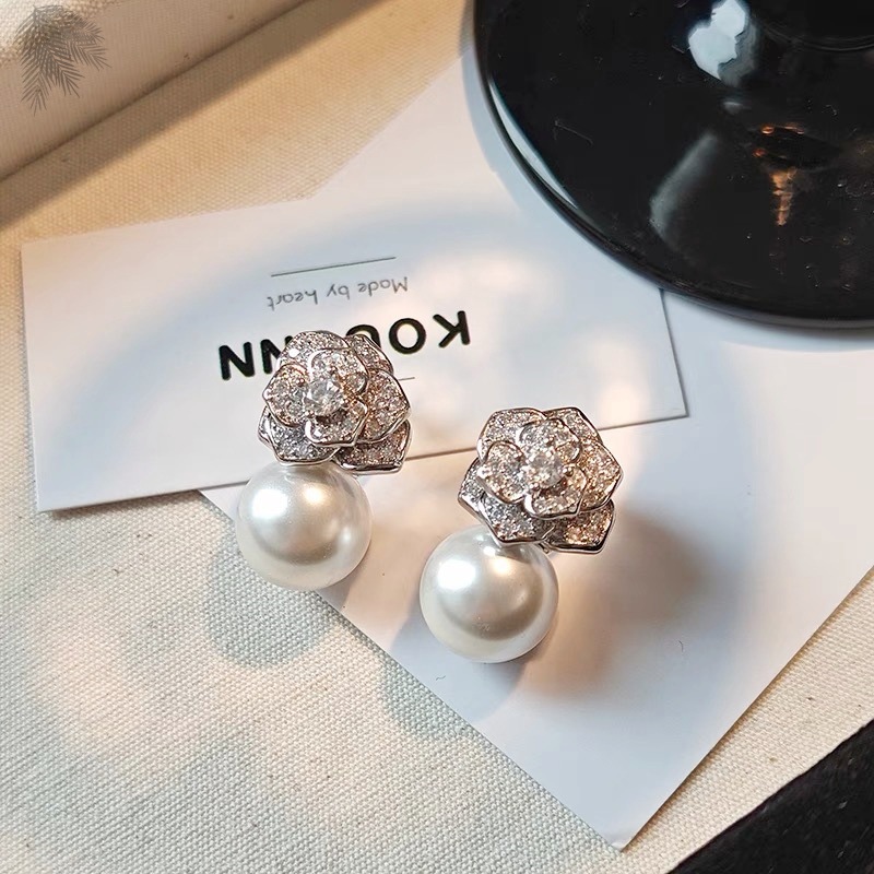 Dainty Crystal Camellia Flower Earrings for Women 18K White Gold Plated Copper Freshwater Ball Pearl Stud Earrings Luxury Design Love Couple Earrings 