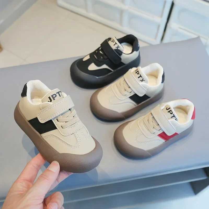 Baby sports shoes with anti slip soft sole boys and girls walking shoes toe cover anti kick 2025 new fashion childrens training shoes X250409
