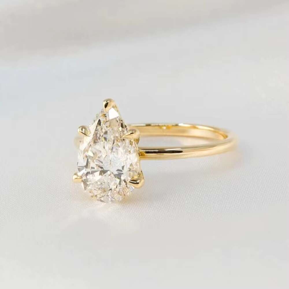 Yu Ying Customized Solitaire 2CT Pear Drop Moissanite Wedding Ring Fine Jewelry Fashion Women Engagement Rings