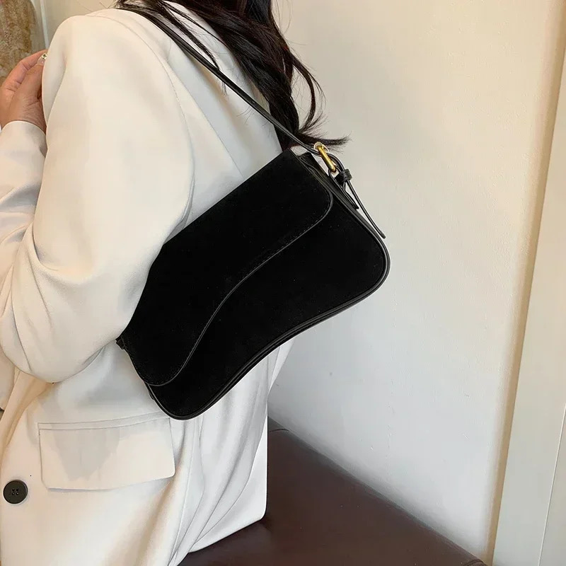 Velvet Buckle High Beauty Selling Shoulder Bag Solid Color Trendy Fashion Crossbody Bag Soft Simple Handbag 250408