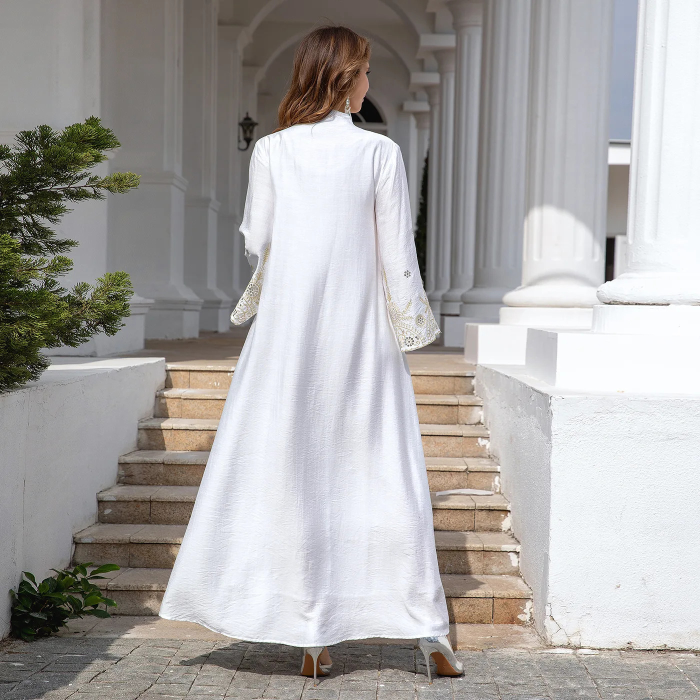 Muslim Womens White Abaya ed Traditional Evening Dress Middle East and Dubai 250409