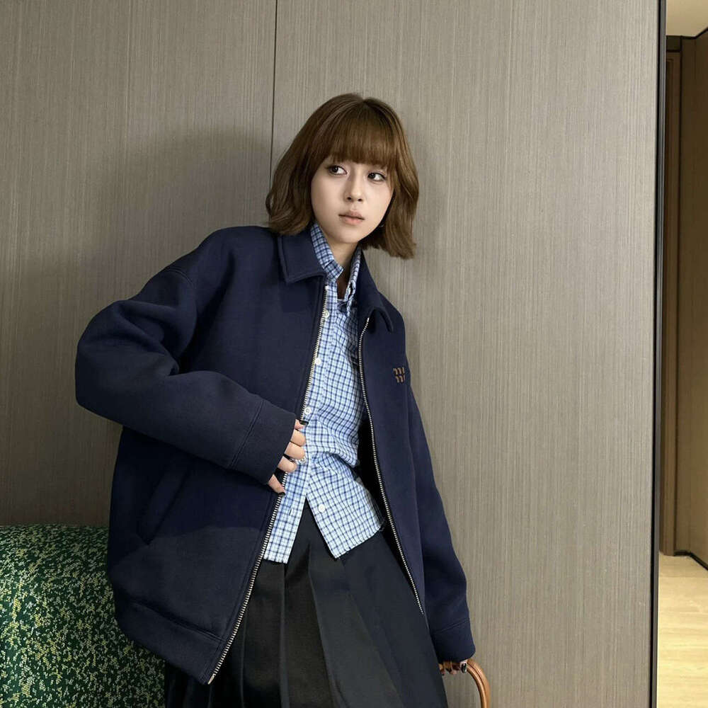 Designer clothing Designer clothing High version MIU Miao Family 24Fw letter embroidery air layer zipper jacket jacket, fried chicken thick