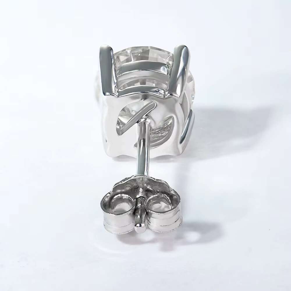 Stocks Fine Jewelry 925 Silver Plated Rhodium Round VVS Moissanite Diamond 4 Prong Stud Earrings Classic Fashion Jewelry