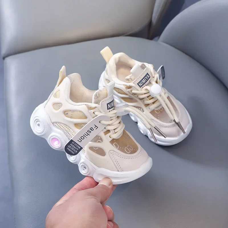 Childrens fashion sports shoes summer luminous fashion breathable childrens mesh shoes girls LED sports shoelaces light running shoes X250409
