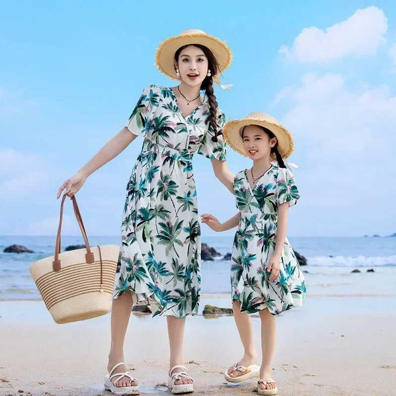 Vacation couple looks like parents children clothes mother daughter dress father son beach clothes sisters brother family match S2548
