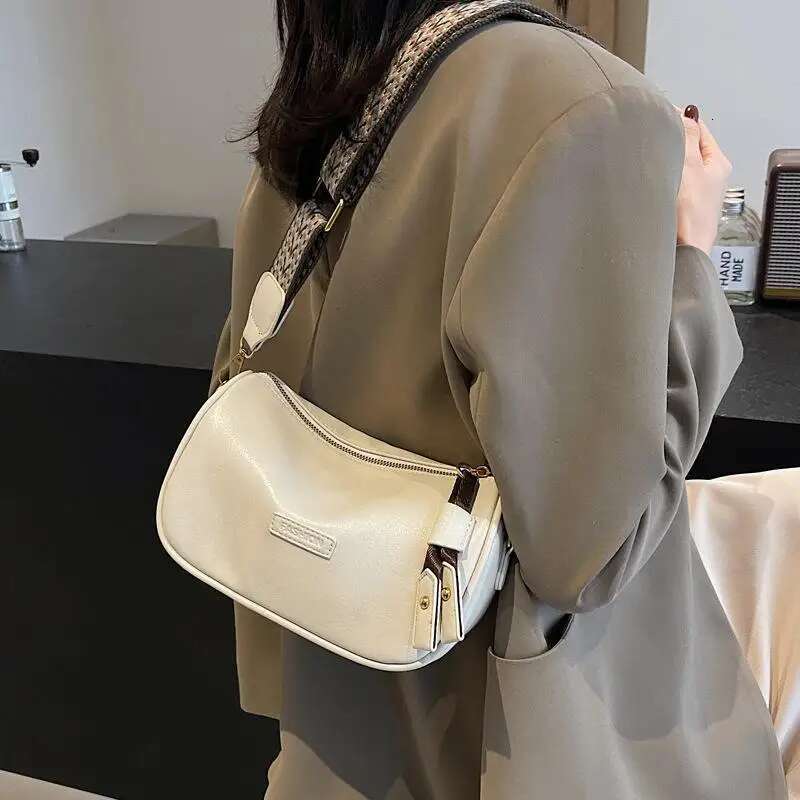 Pillow Women's New Autumn And Winter Fashion Retro Shoulder Versatile Broadband Messenger Bags Ys5893