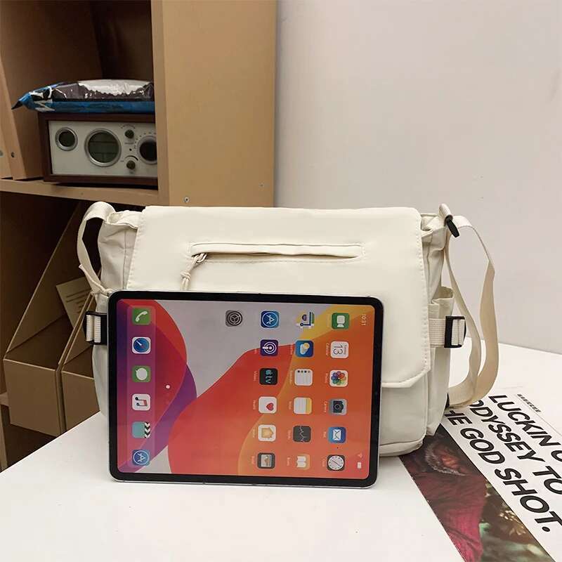2025 New Capibara Large-Capacity Cartoon Printed Shoulder Fashion School Canvas Messenger Bag For Young Students