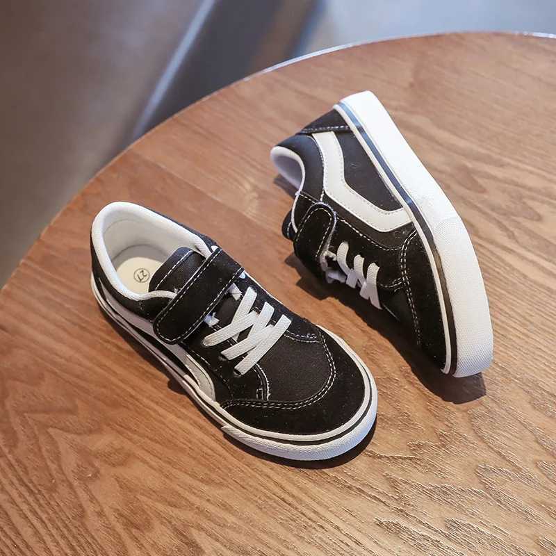 Childrens canvas shoes spring and autumn sports shoes boys casual sports running shoes girls breathable soft soled childrens flat sports shoes X250409