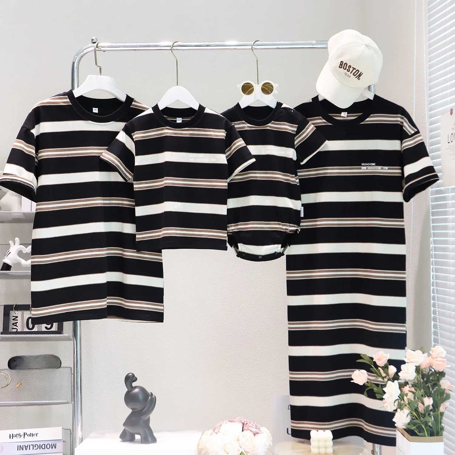 2024 Summer Family Matching Clothing Mother Daughter Dress Father Son T-shirt Korean Childrens Clothing Baby Newborn Tight Clothes S2548