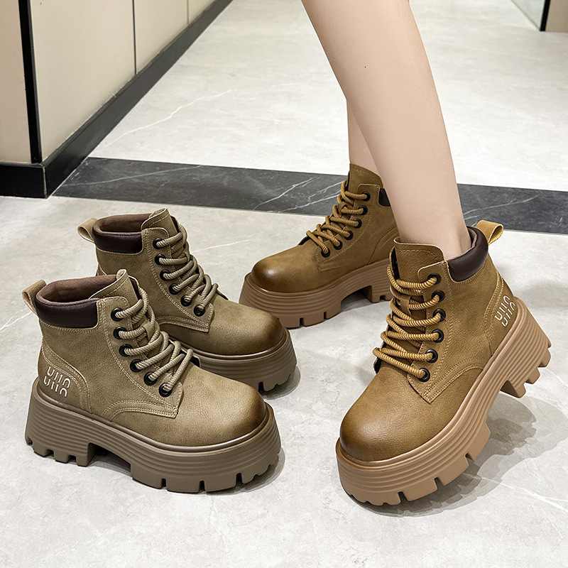 2025 New Martin Women's Motorcycle Thick Bottom Outdoor Work Boots Leather Surface Short Tube Multi functional Designer Fashion Women's Boot