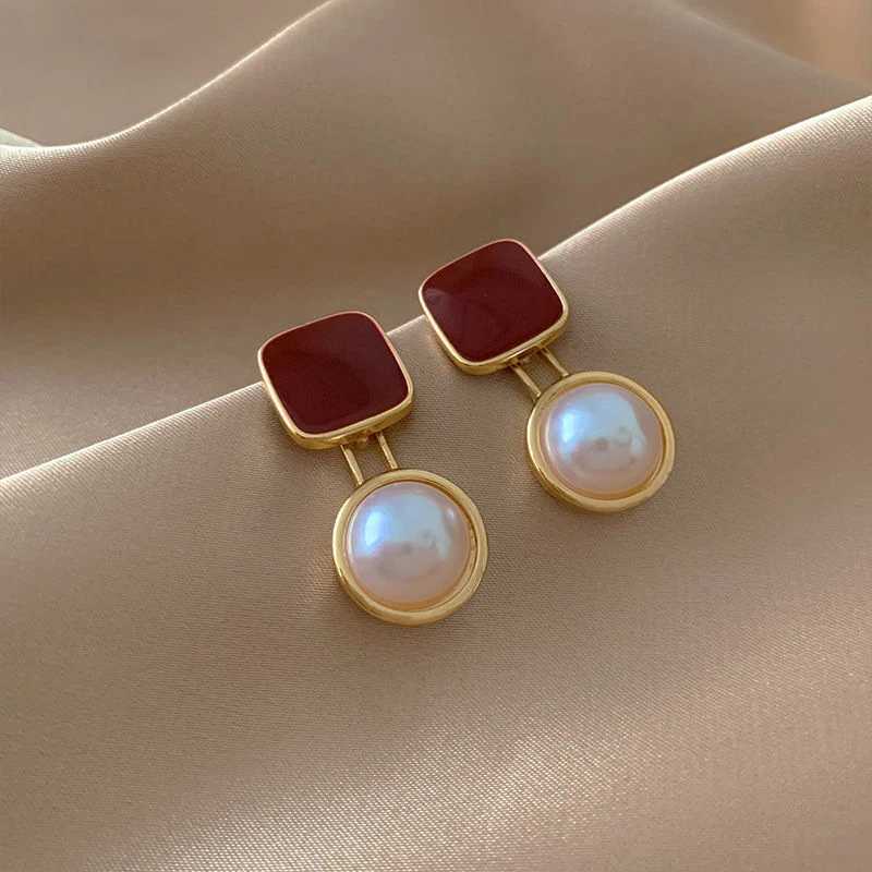 Fashion Geometric Red Enamel Clip on Earrings for Women Female Statement Vintage Fake Without Hole Pearl Earring Jewelry Gift Z250408