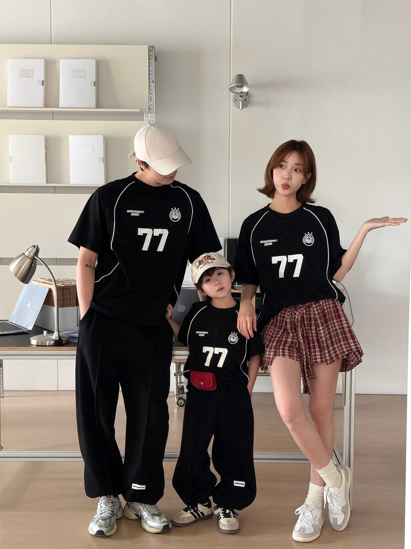 Summer versatile Korean version loose fitting childrens boy and girl color blocked striped digital parent-child family outfit short sleeved S2548
