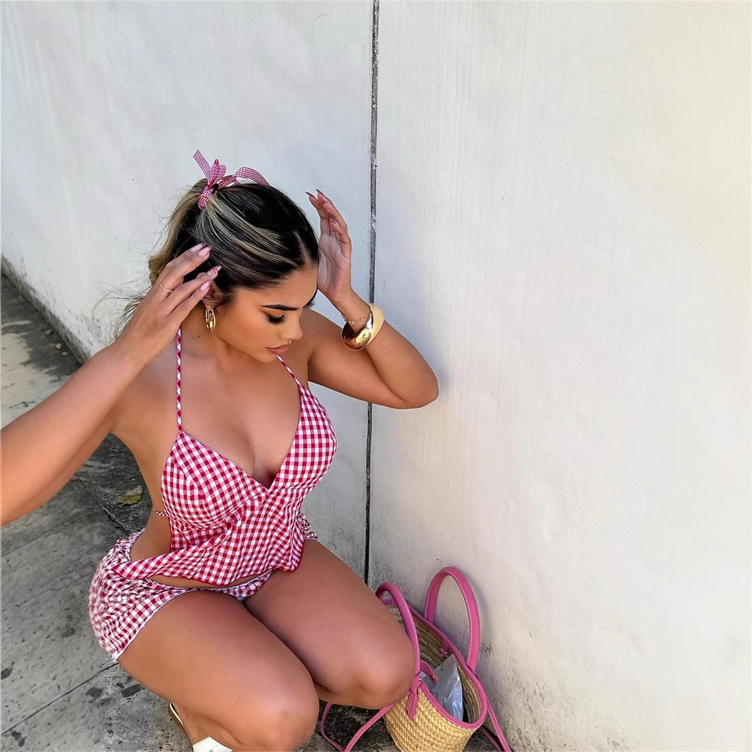2025S Designer Women S Set Summer New Women S Casual Fashion Checkered Strap With Open Umbilical And Lotus Leaf Edge Shorts Set