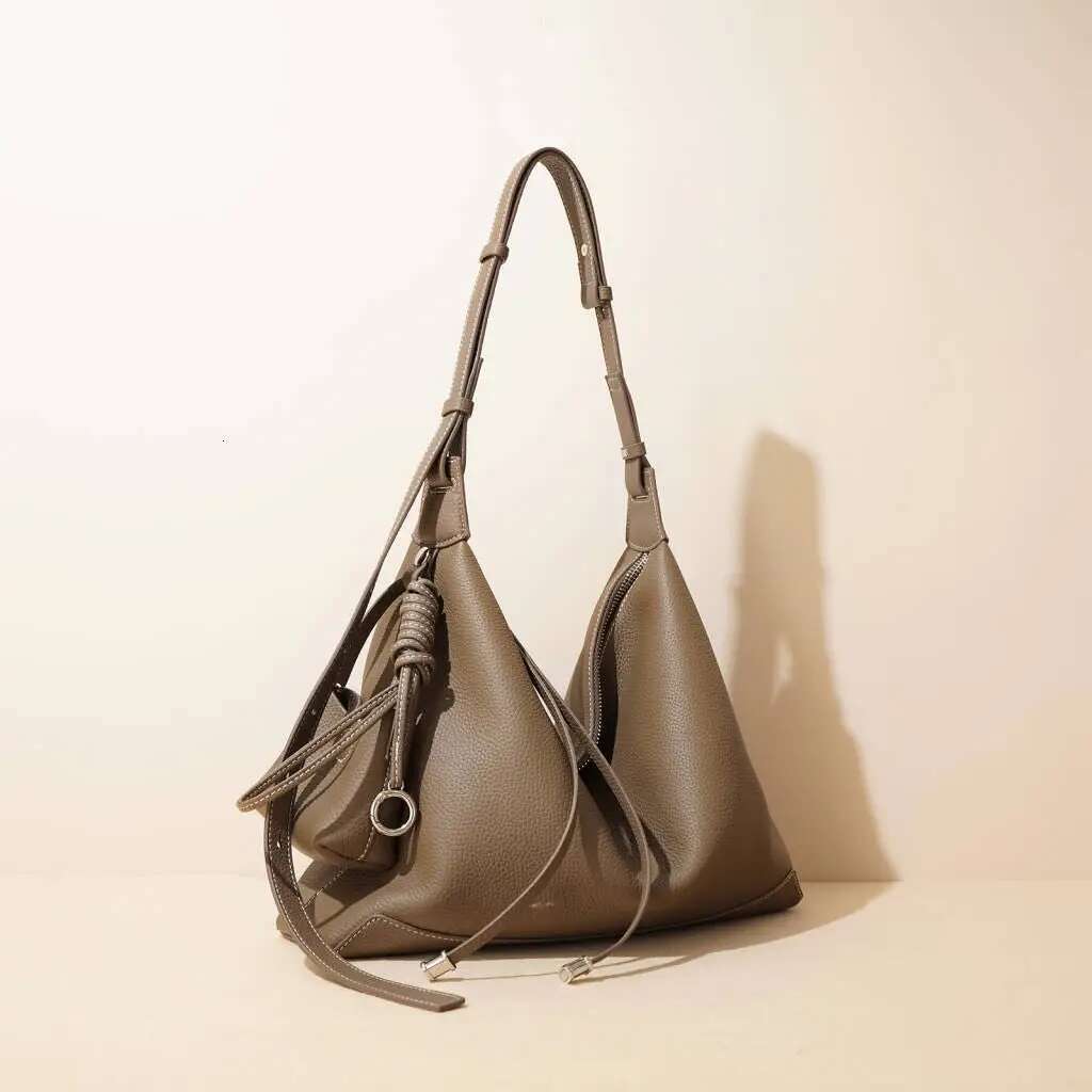 2025 new style niche simple large capacity commuter handbag genuine leather high-end feel fashionable underarm bag