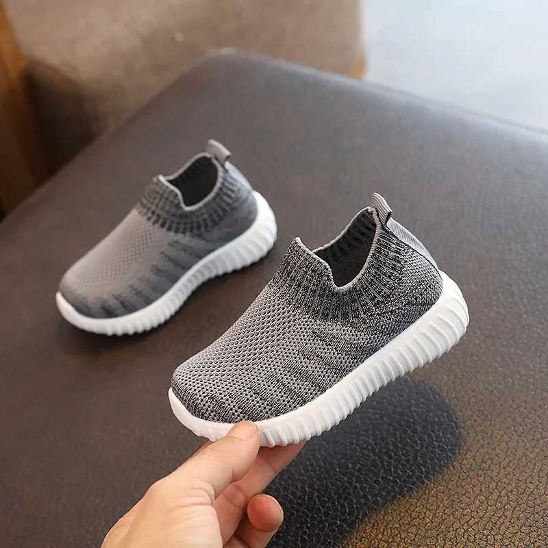 Childrens knitted casual shoes sports shoes for boys and girls slip on non slip breathable running shoes for children aged 2-8 Zapatos X250409