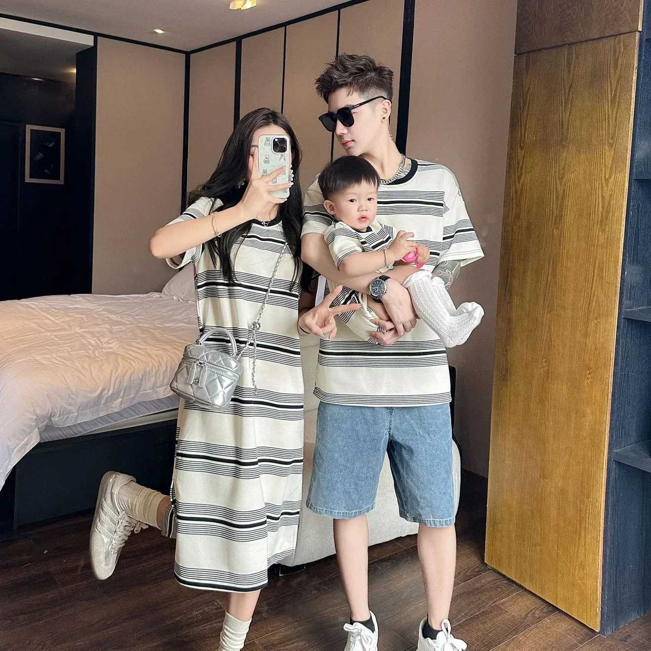 Family matching striped clothing Korean mother and daughter dress Korean father son T-shirt 2024 new baby bodysuit S2548