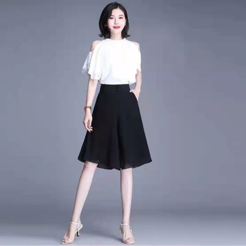 2025S Women s Designer Shorts Summer High Waist Wide Leg Shorts High Quality Comfortable Breathable Hot Pants Outdoor Casual Beach Pants