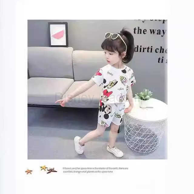 Disney 2024 Childrens New Cartoon Mickey Printed Summer Set Mens and Womens Short sleeved Shorts Sports Two piece SetXJ250409