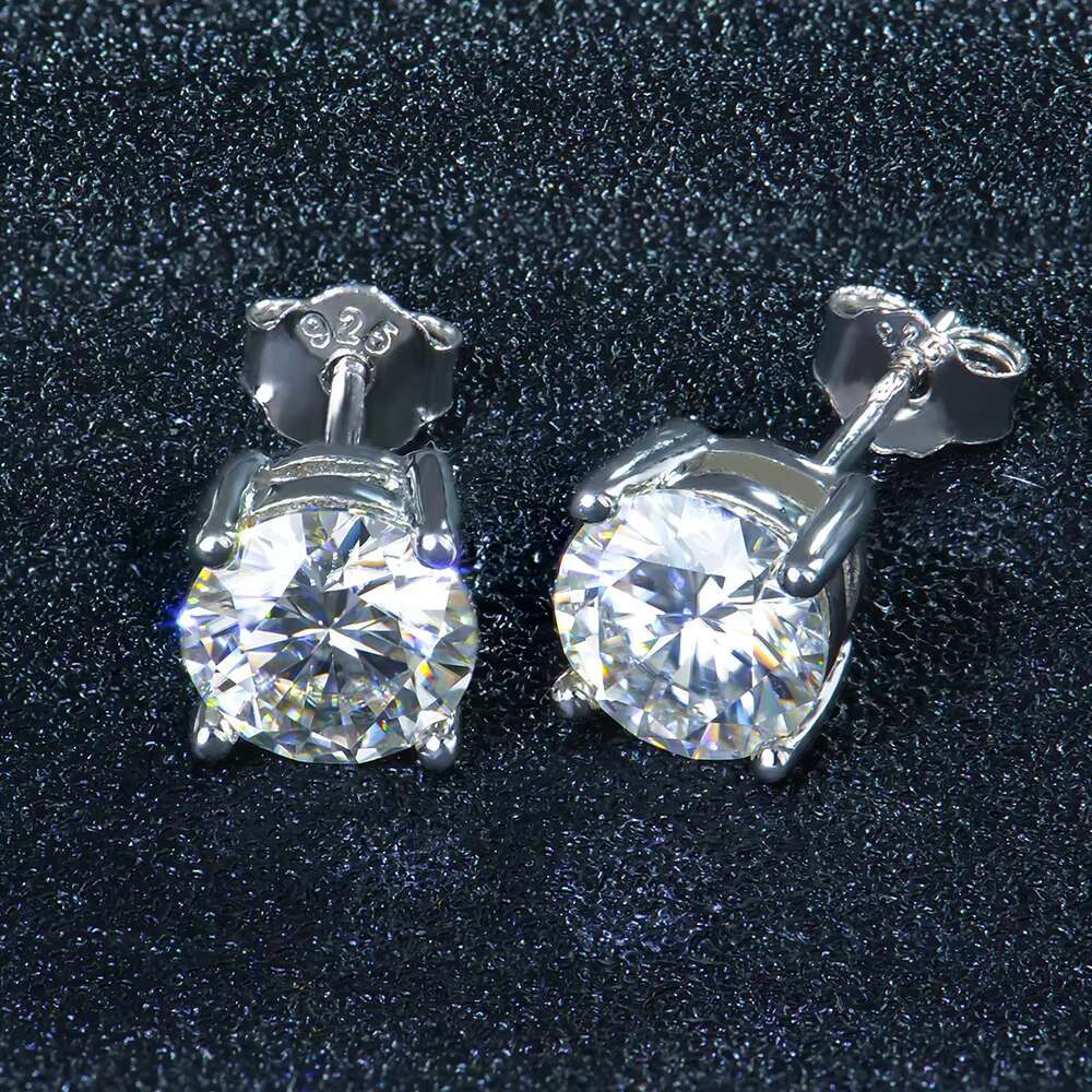 Stocks Fine Jewelry 925 Silver Plated Rhodium Round VVS Moissanite Diamond 4 Prong Stud Earrings Classic Fashion Jewelry